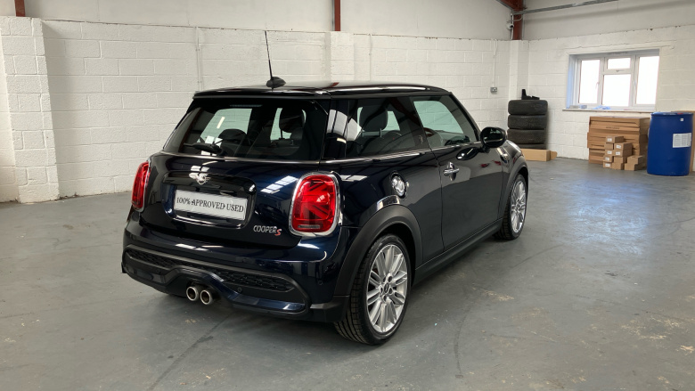 MINI Hatchback 2.0 Cooper S Exclusive 3dr Auto Petrol Hatchback